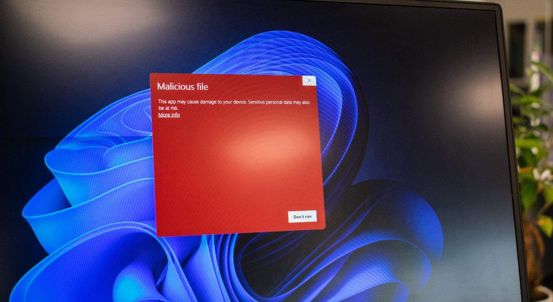 thông báo phần mềm độc hại trên màn hình máy tính xách tay