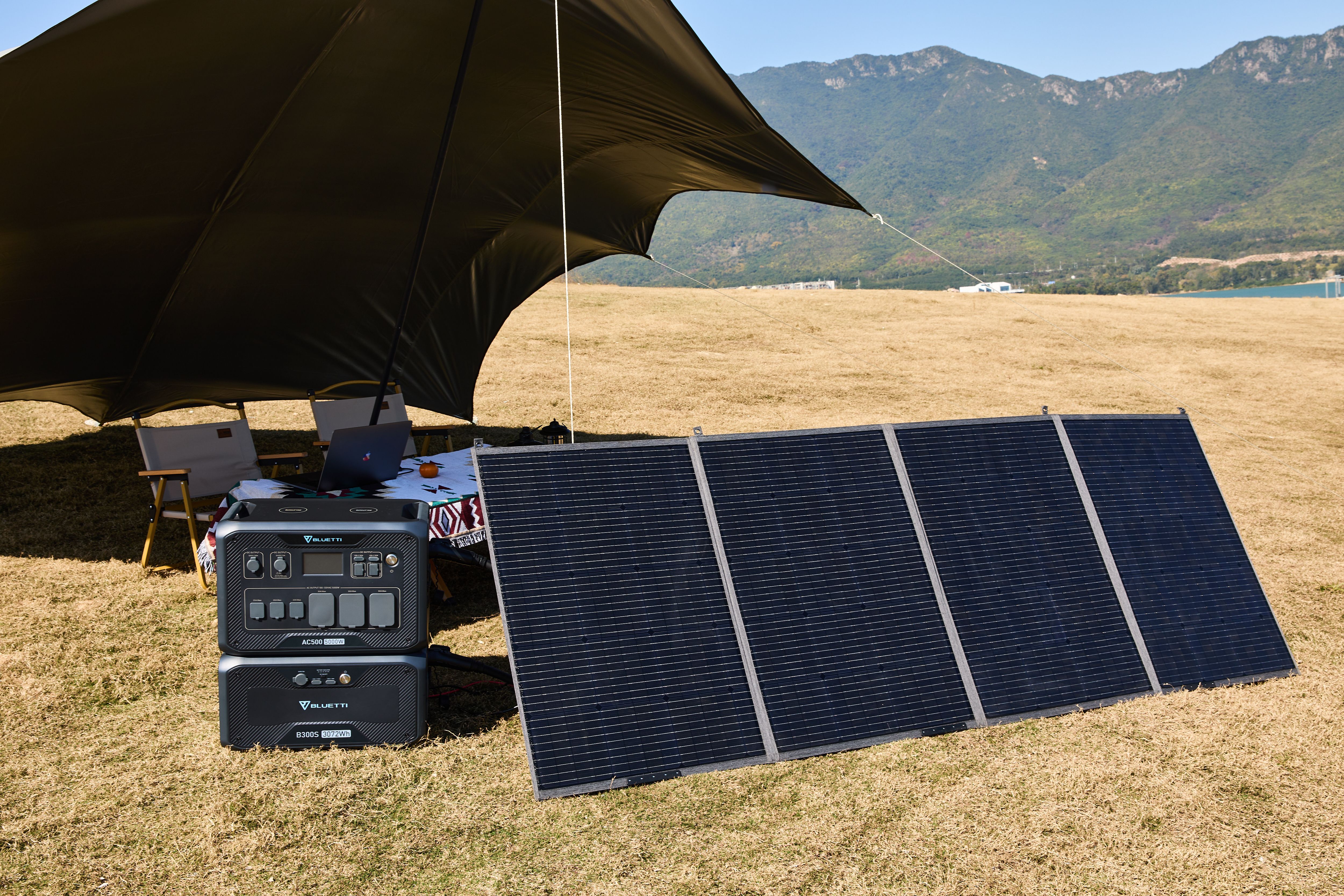 BLUETTI PV420 solar panel