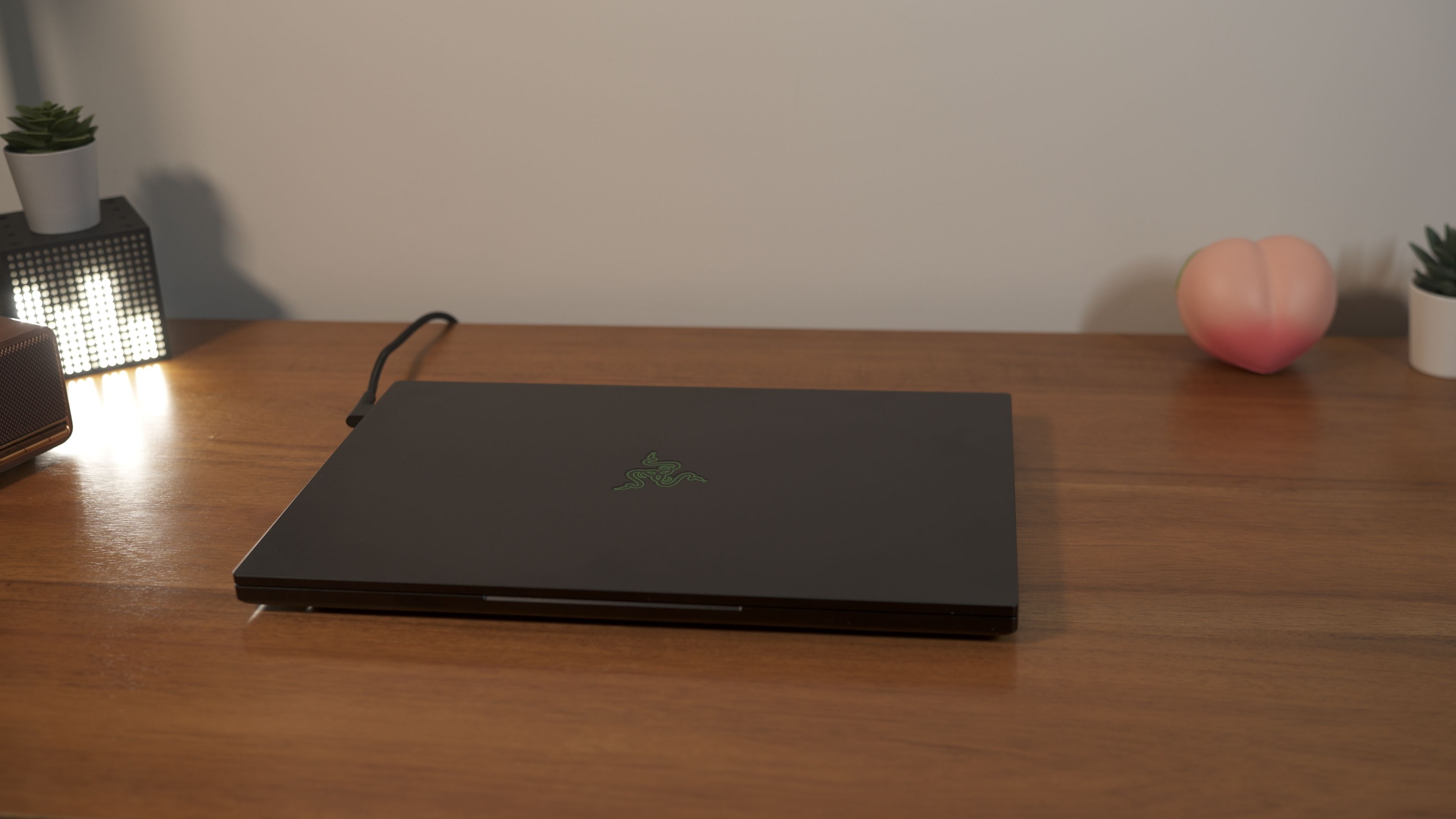 Razer Blade 17 - بسته