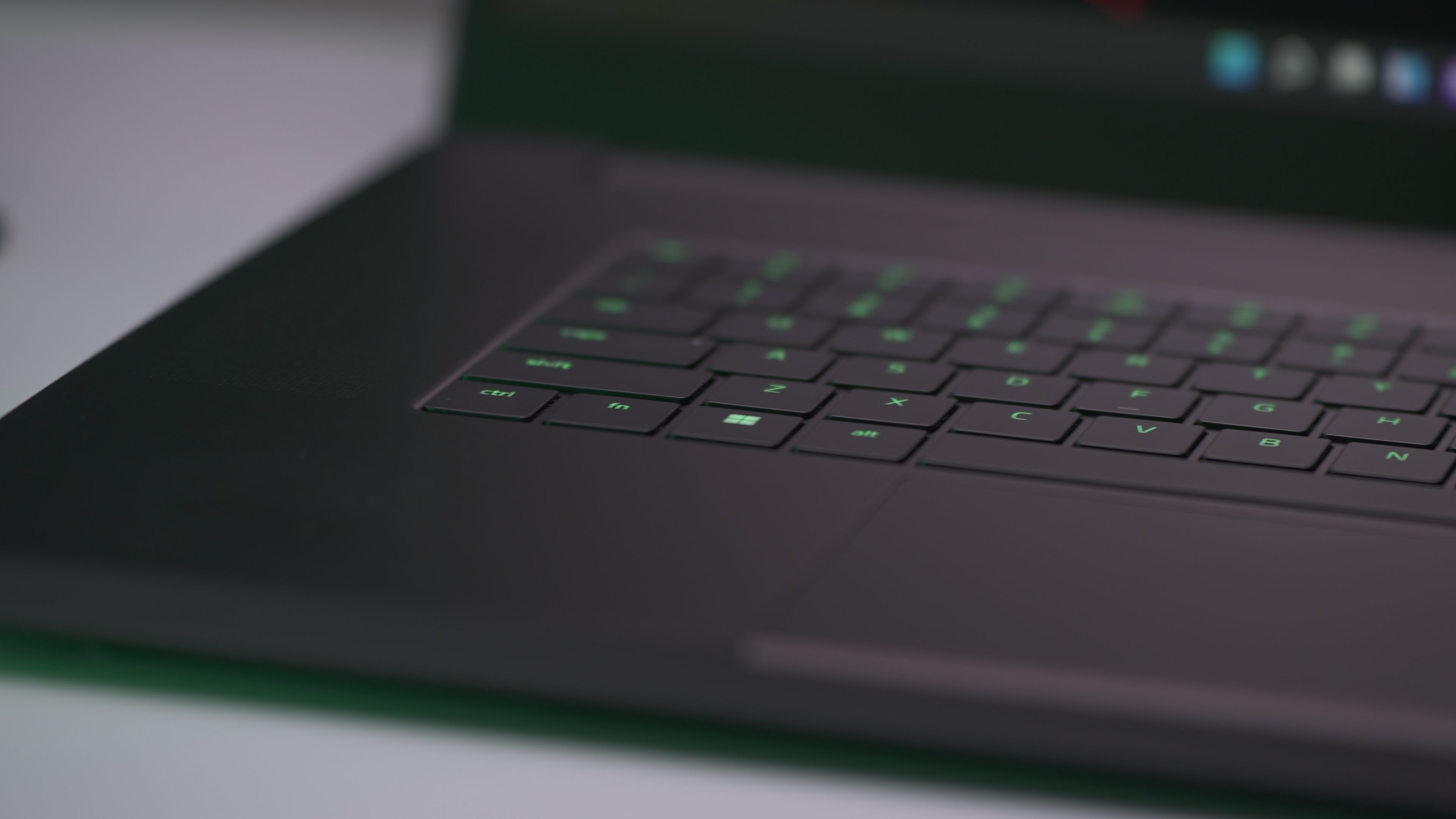 Razer Blade 17 - صفحه کلید نزدیک