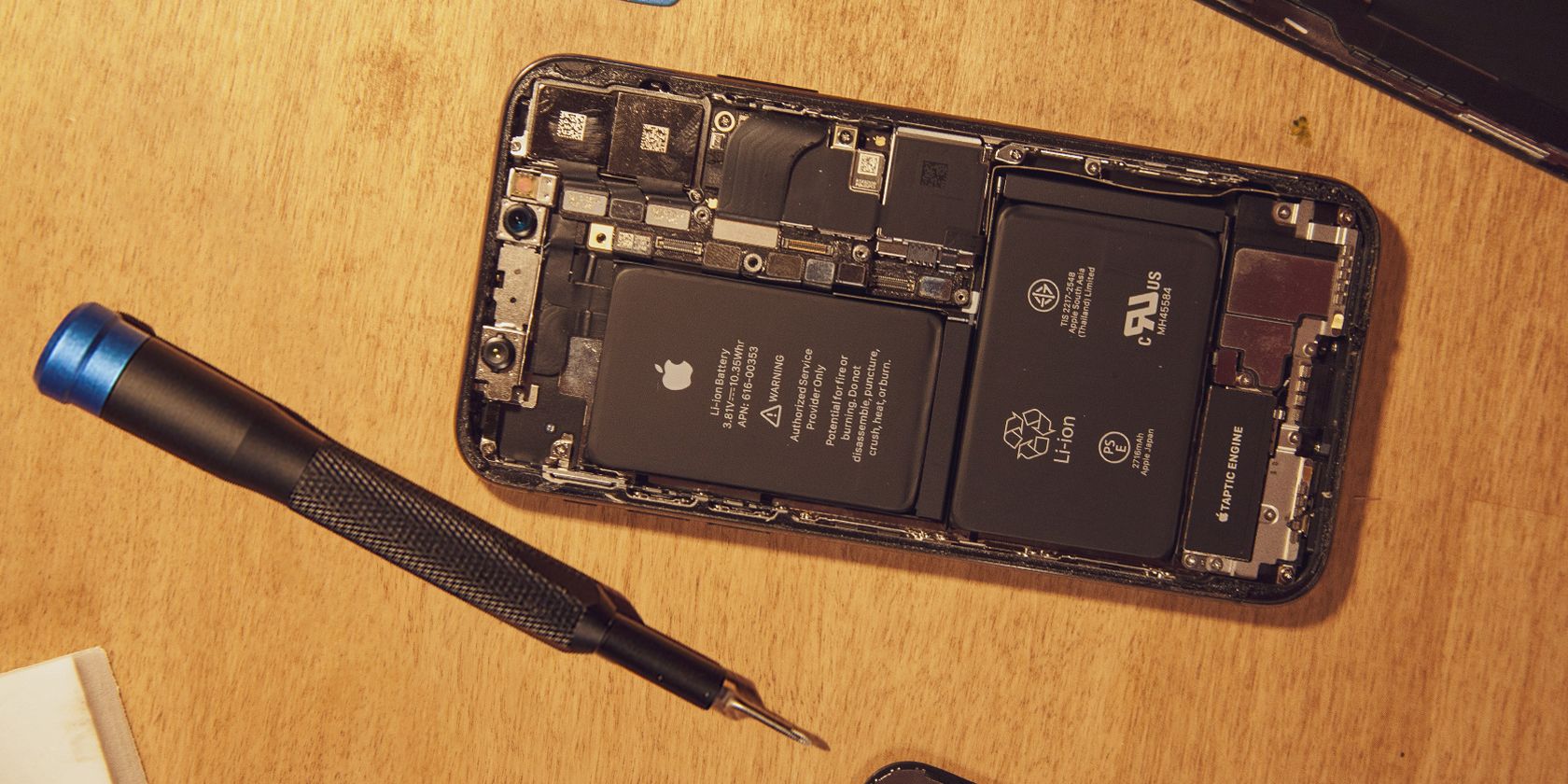 Réparer un iPhone avec un tournevis iFixit