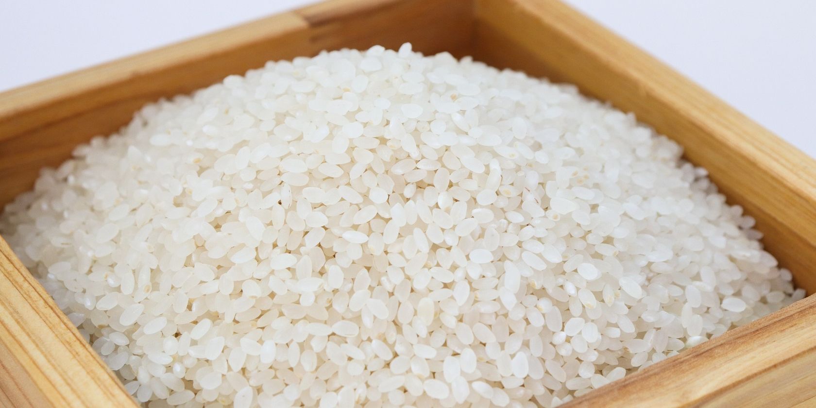 rice grains in a wooden container