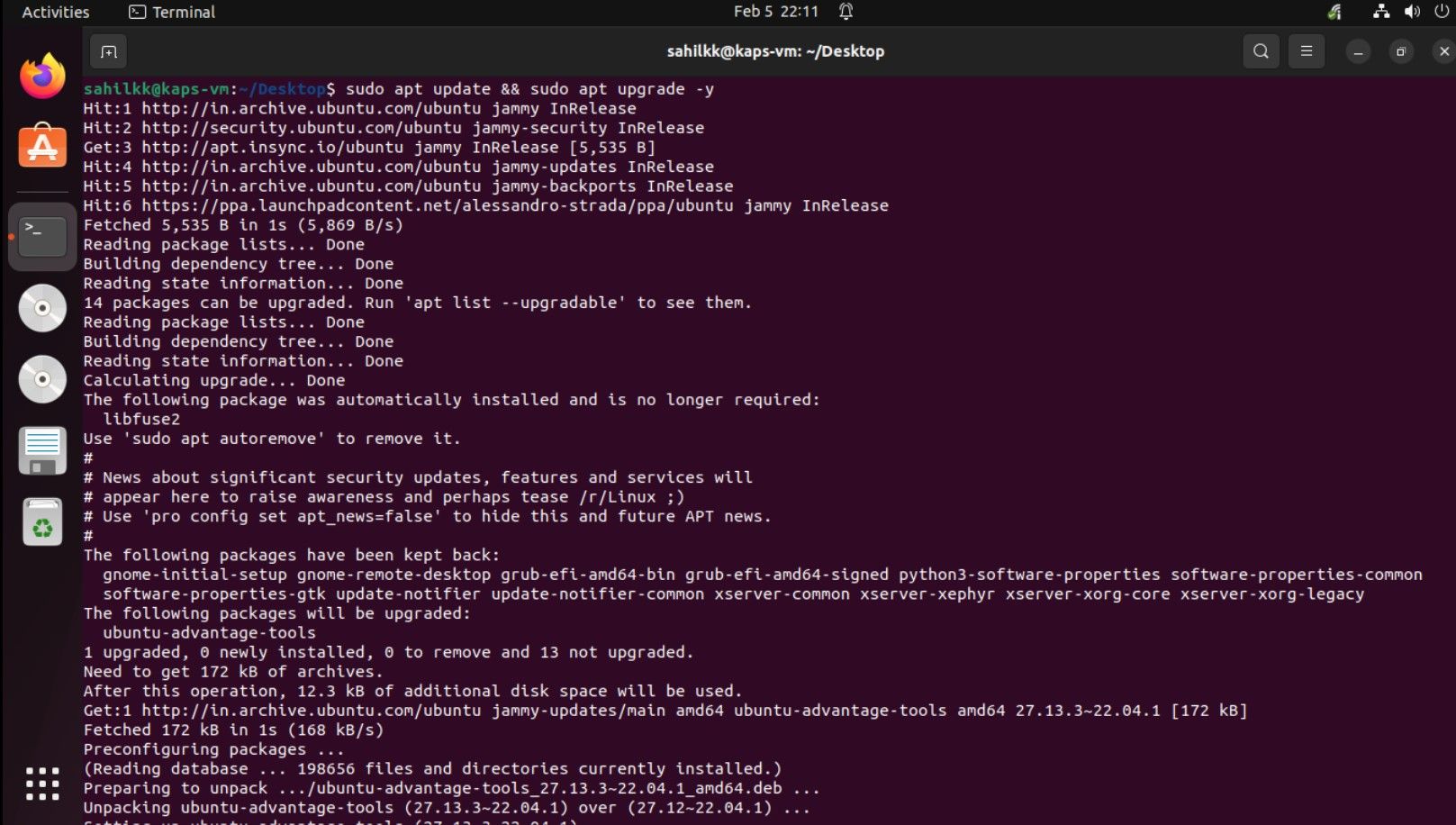 Jendela terminal Ubuntu dengan perintah pembaruan