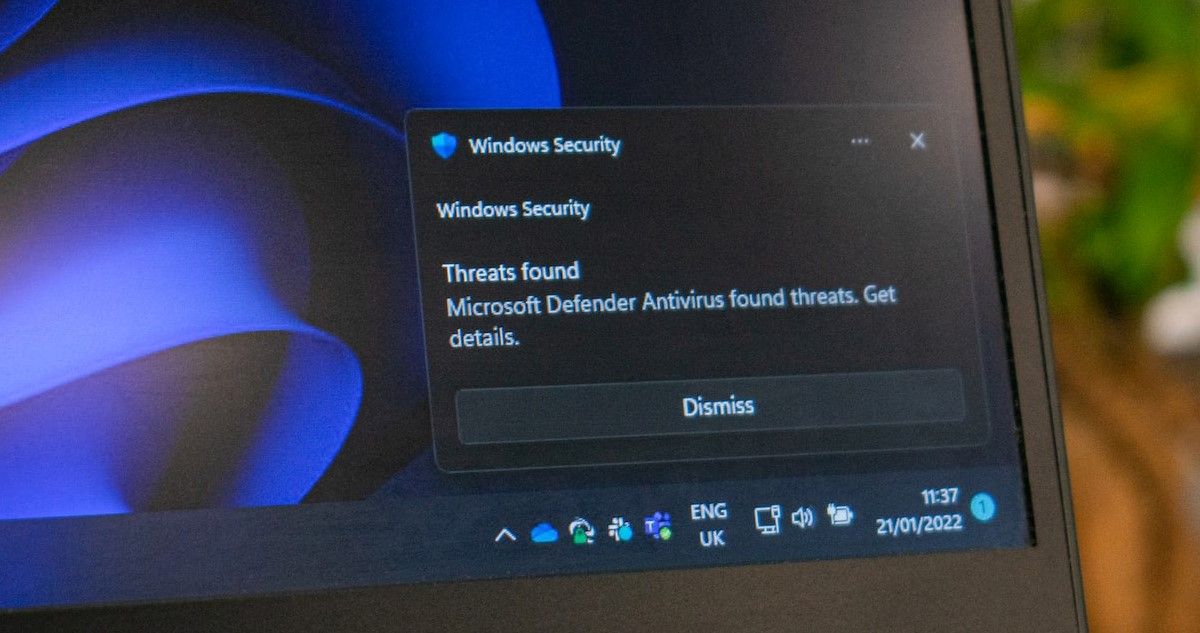 cảnh báo bảo mật windows trên màn hình máy tính