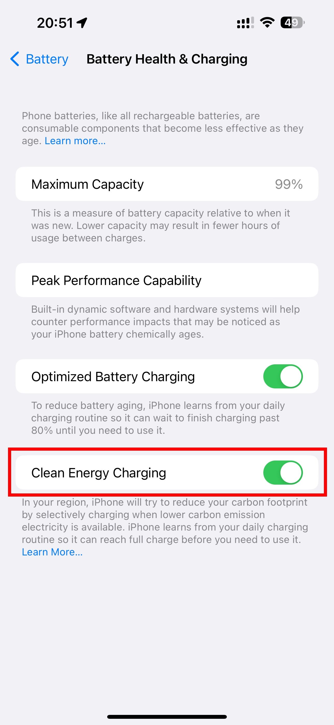 The iPhone Battery settings in iOS 16 with the Clean Energy Charging option highlighted