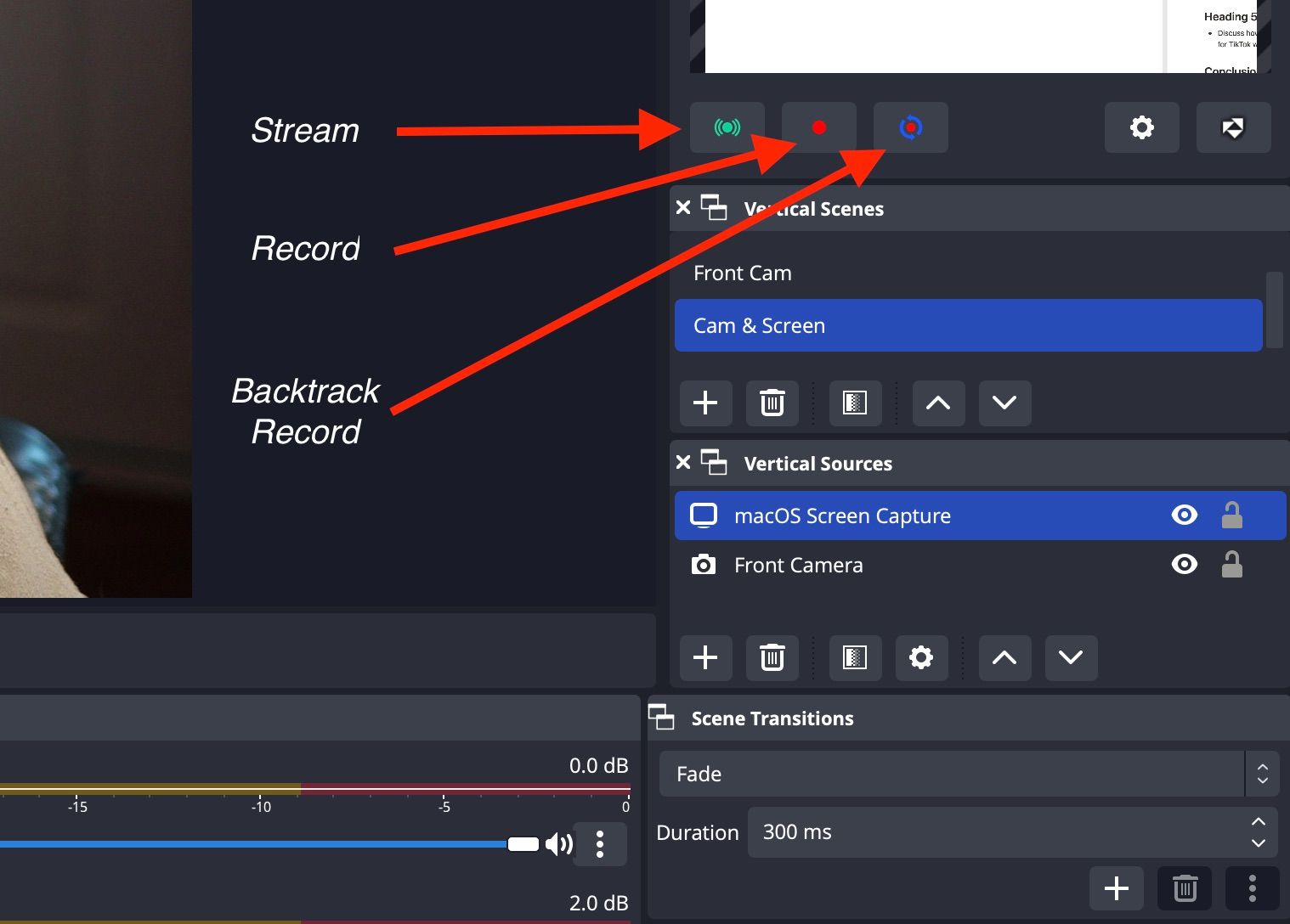 Arrows pointing to the streaming, recording, and bacvtrack recording buttons
