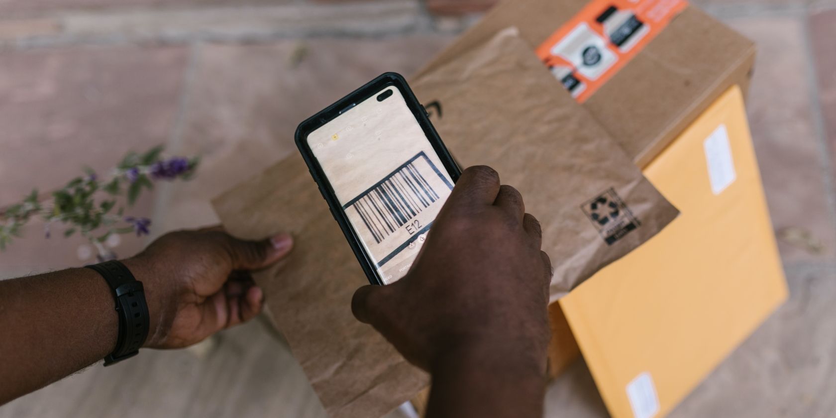 Deliveryman scanning barcode photo
