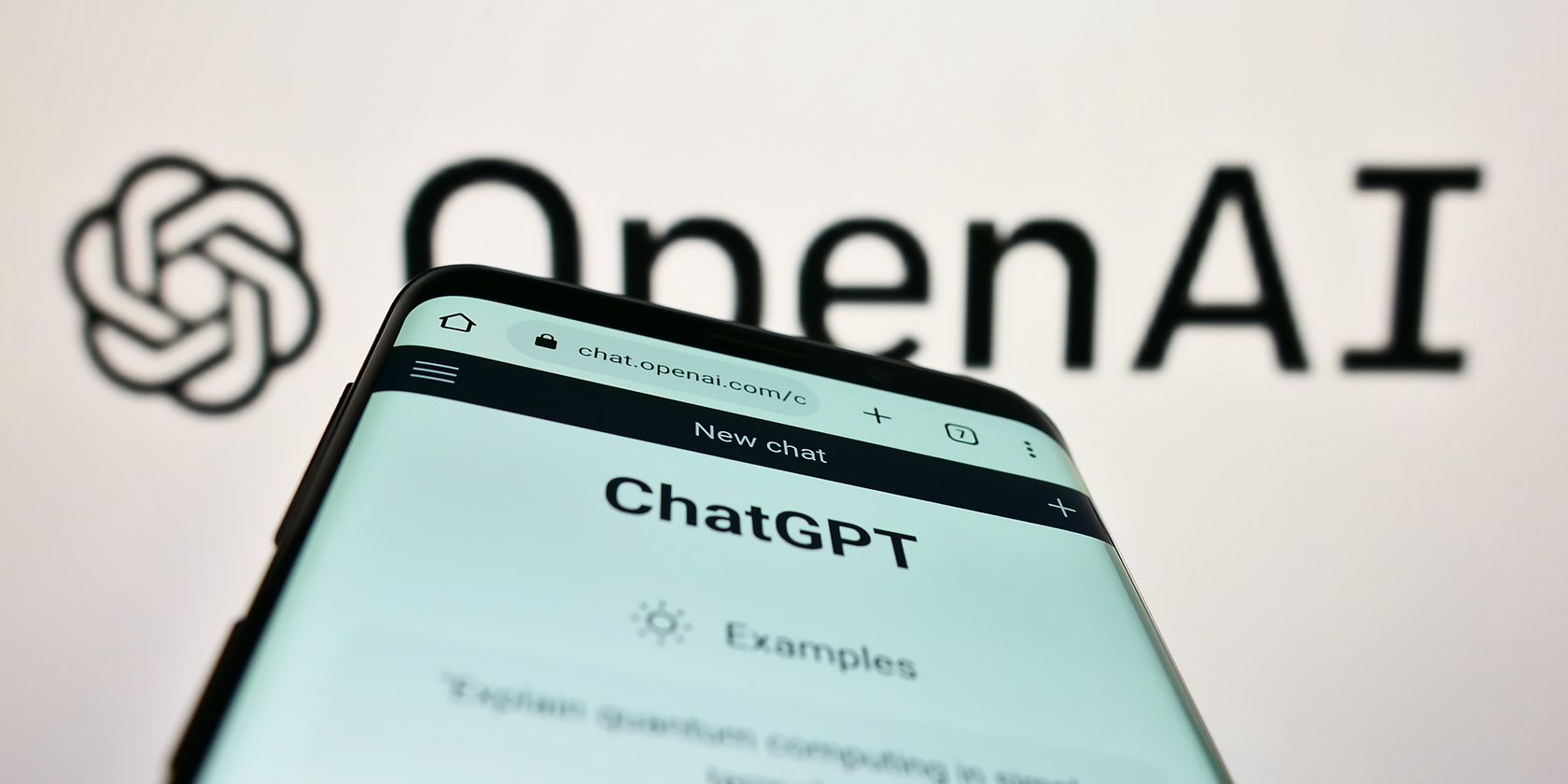 chatgpt openai logos fonctionnalité smartphone