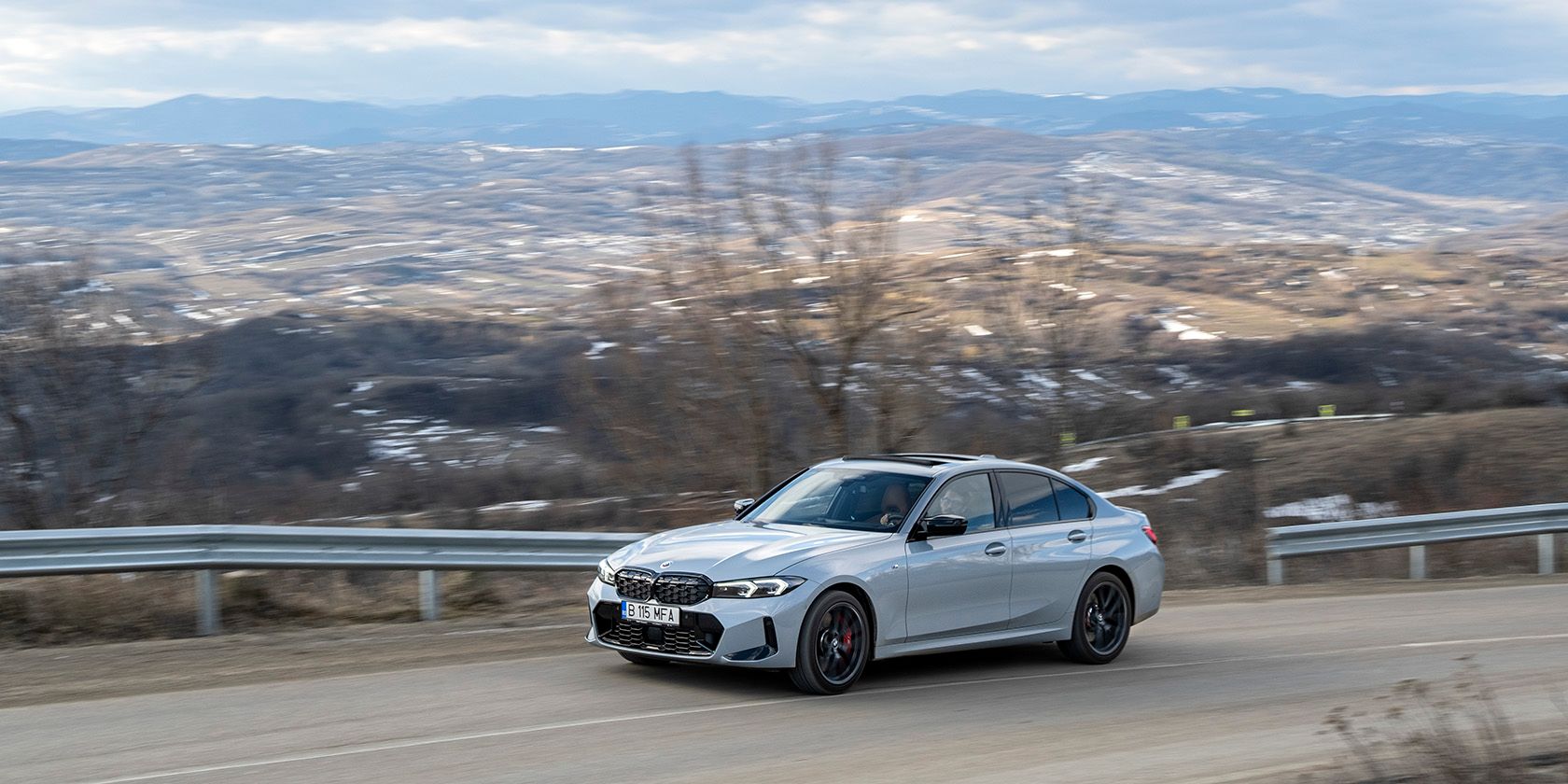 BMW M340i در جاده کوهستانی