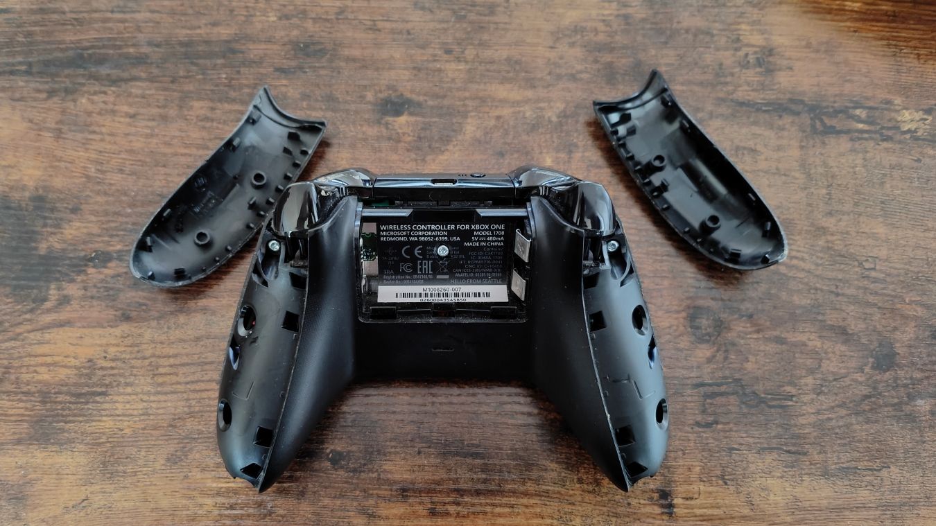 A photograph of an Xbox One Controller with the grips removed 