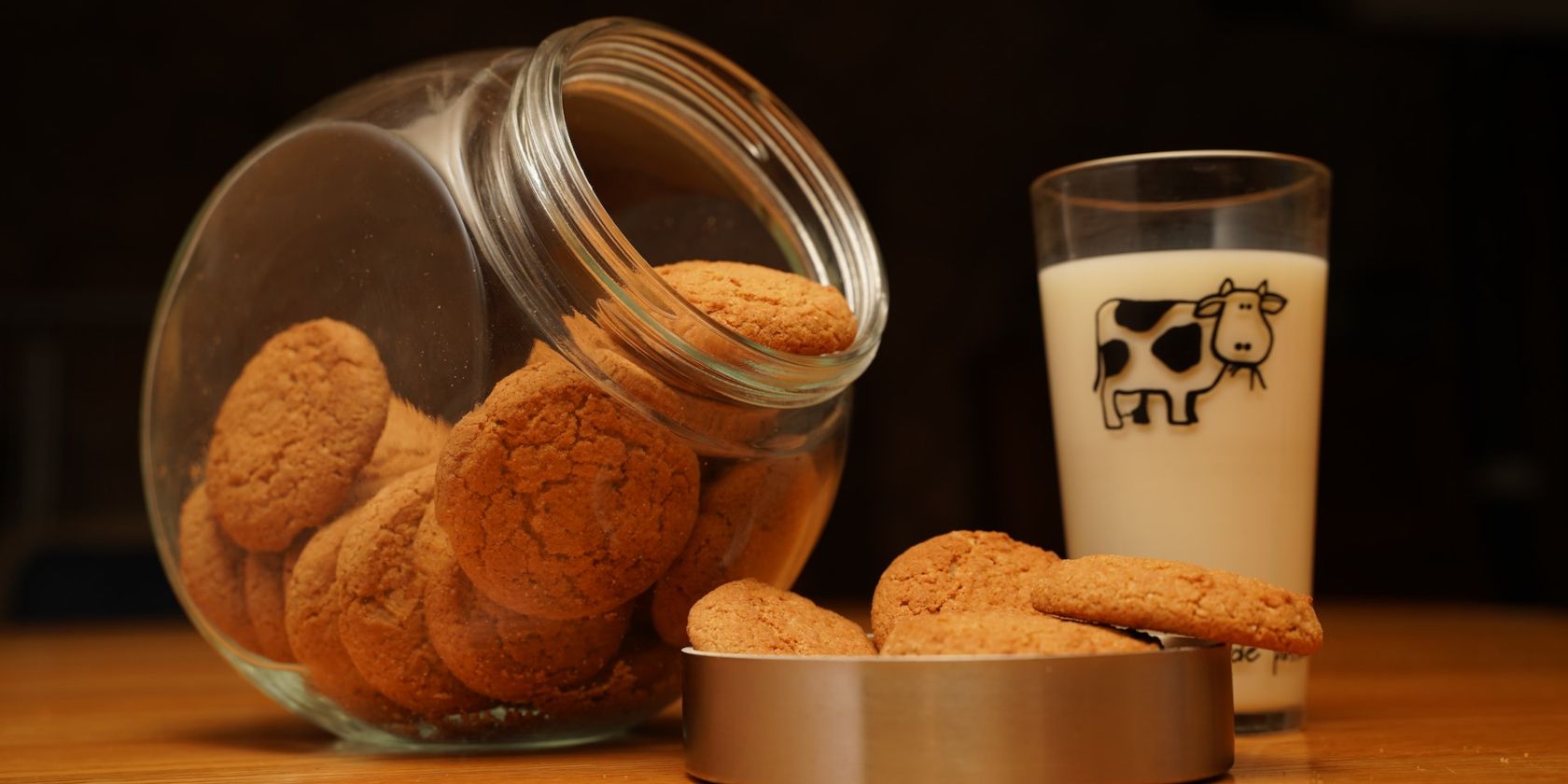 a glass of semi-skimmed with biscuits