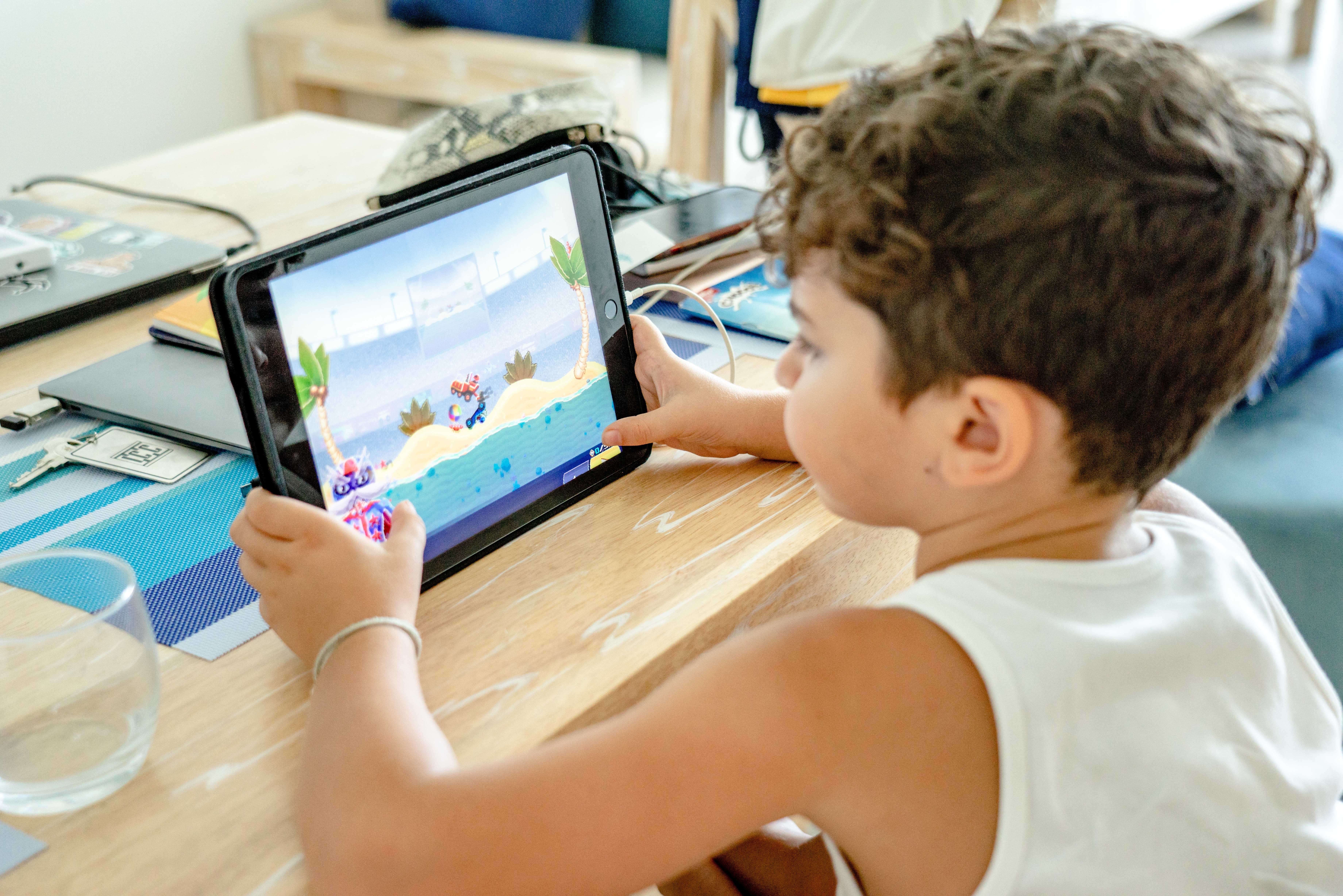 Apple iPad Kid game