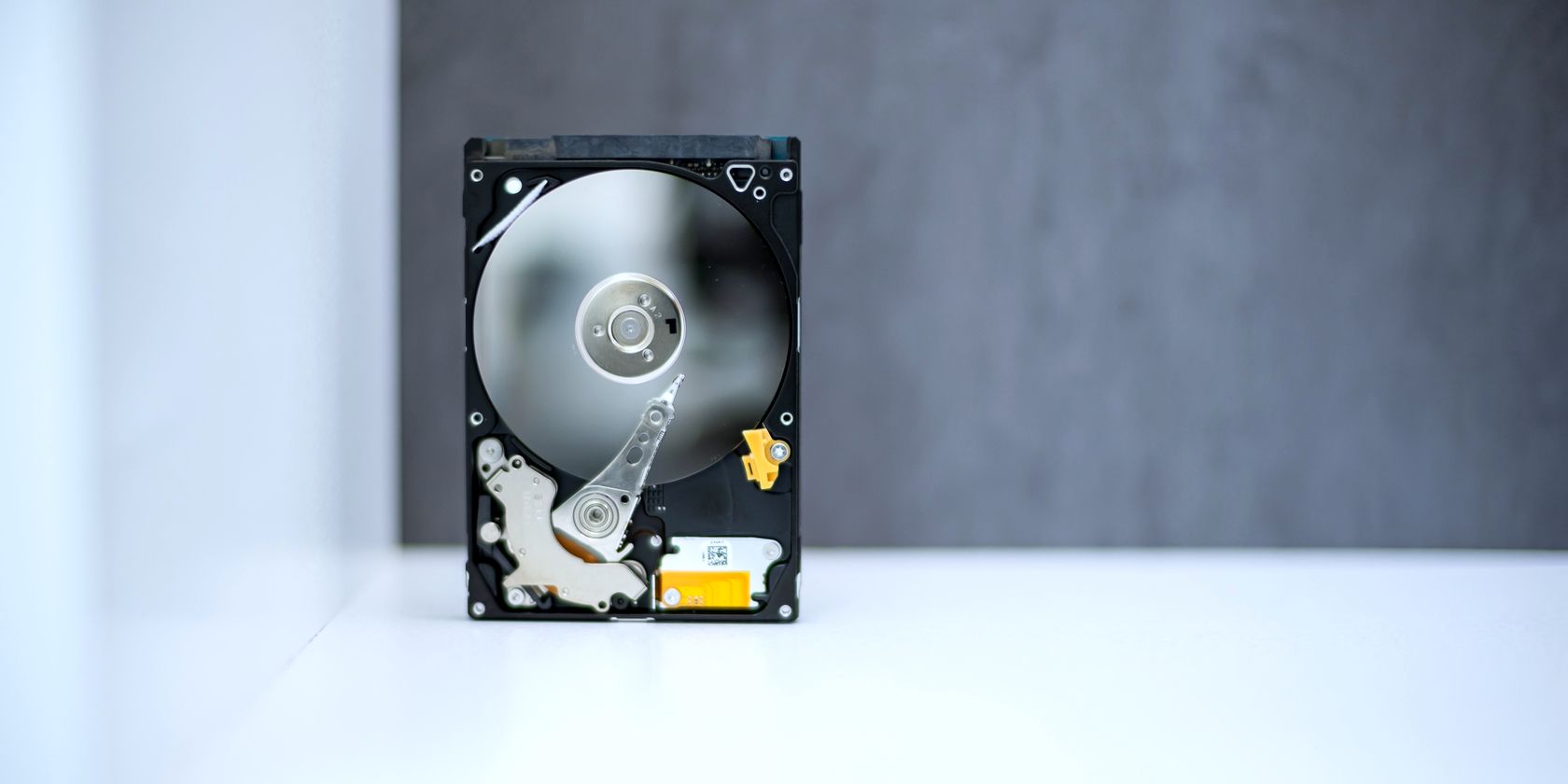 hard drive standing without cover feature