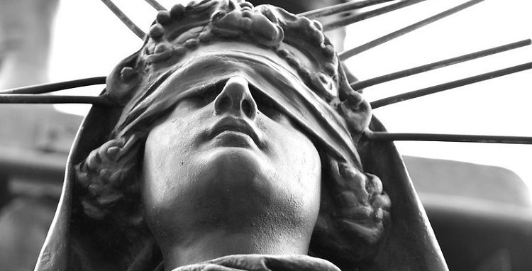 Hình ảnh nữ công lý không phân biệt màu da, giai cấp hay quyền lực