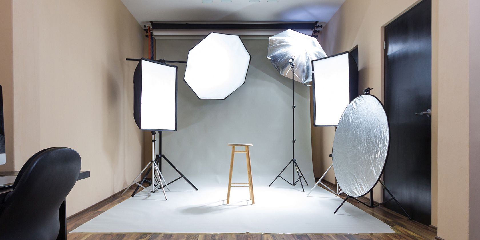 light modifiers mounted on strobe lights in a studio