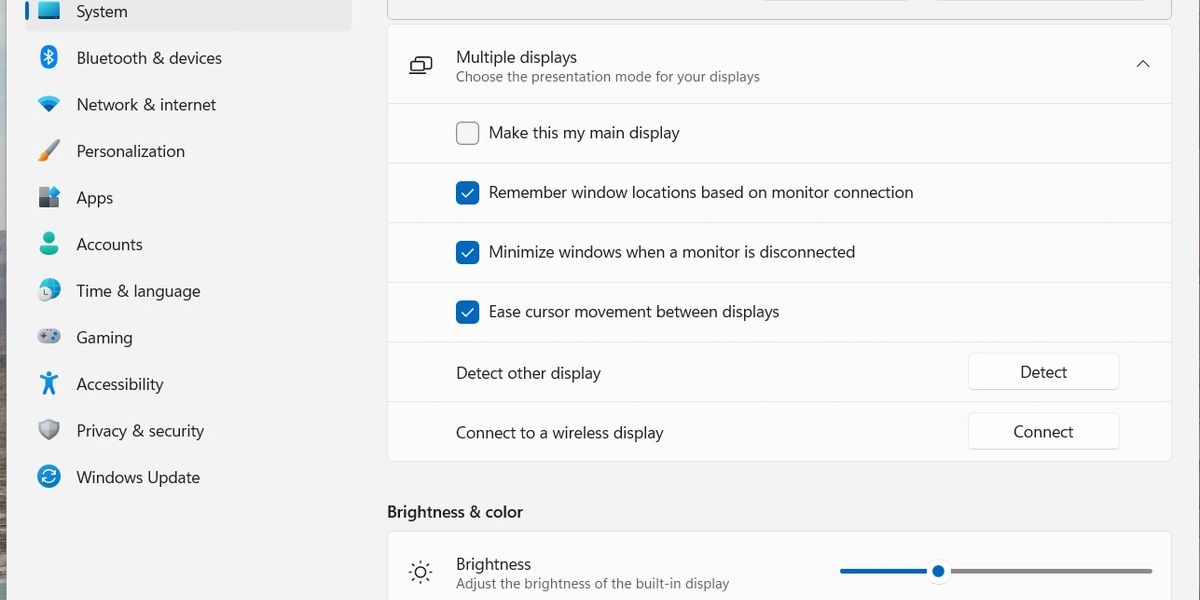 The controls for changing the primary monitor in Windows. The checkbox to select a new primary monitor is active.