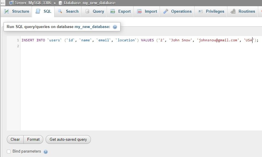 Cuplikan layar phpMyAdmin menjalankan SQL untuk menambahkan pengguna baru