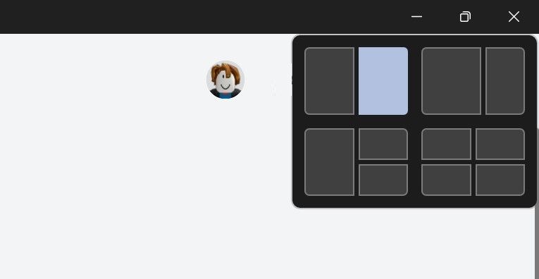 Chia màn hình bằng bố cục chụp nhanh để đặt Roblox ở nửa bên phải