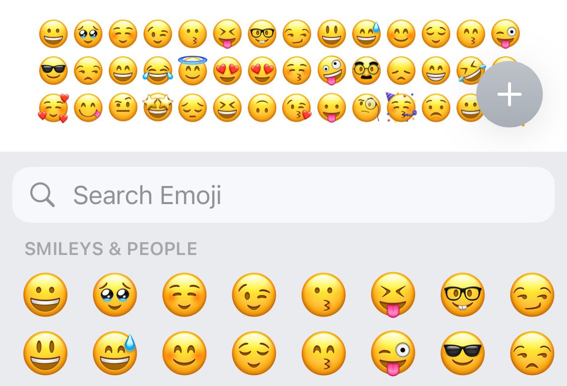 Mengetik emoji acak di iPhone.
