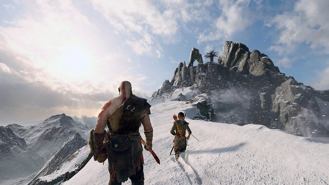 Ảnh chụp màn hình được lấy từ danh sách cửa hàng PlayStation chính thức cho God of War 2018 giới thiệu Atreus và Kratos 