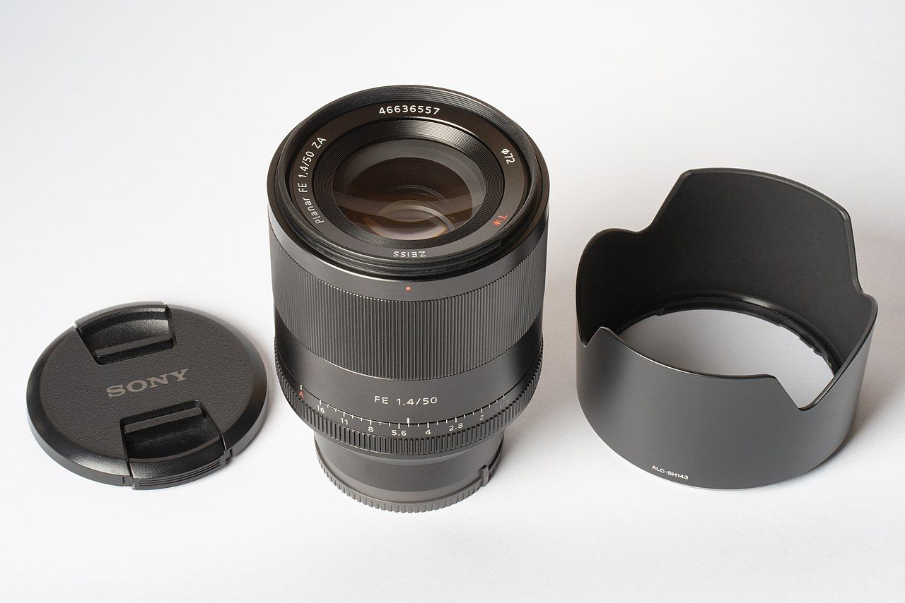 Lens-With-Hood