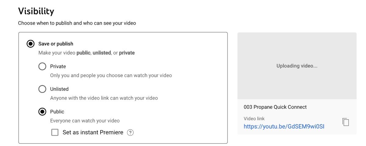 Visibility settings on YouTube showing three options: provate, unlisted, and public