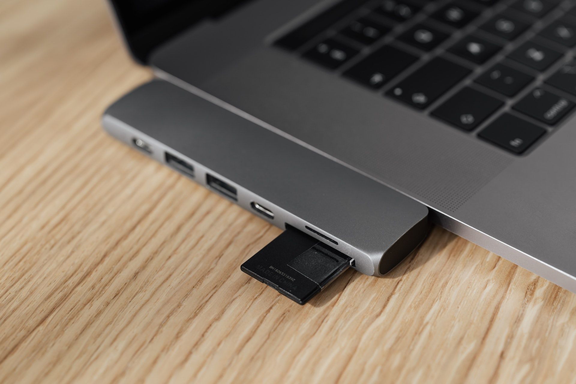 Picrure of USB Card reader in laptop
