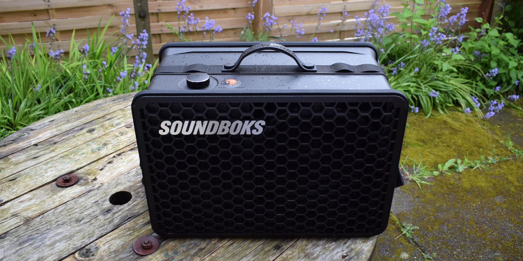 Soundboks Go outdoors on table