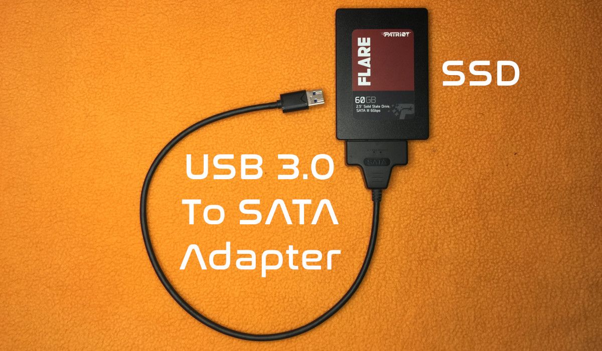 عکسی که یک SSD متصل به آداپتور USB به SATA را نشان می دهد