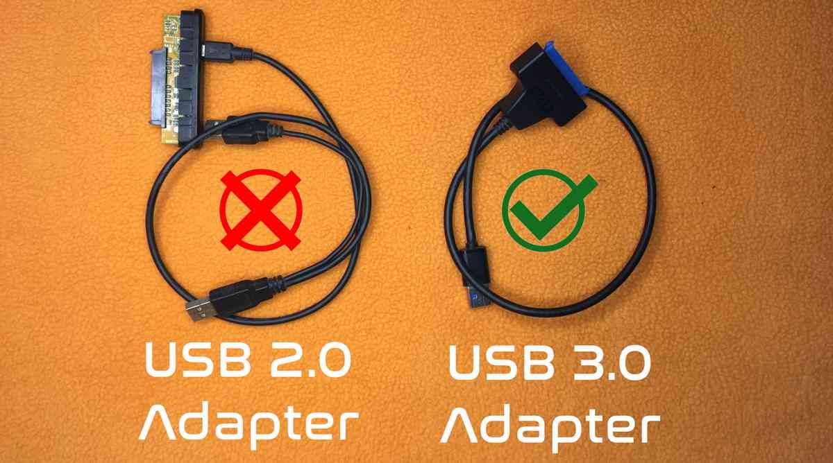 عکسی که آداپتور USB 2.0 و آداپتور USB 3.0 را نشان می دهد و آداپتور USB 3.0 را به USB 2.0 ترجیح می دهد.