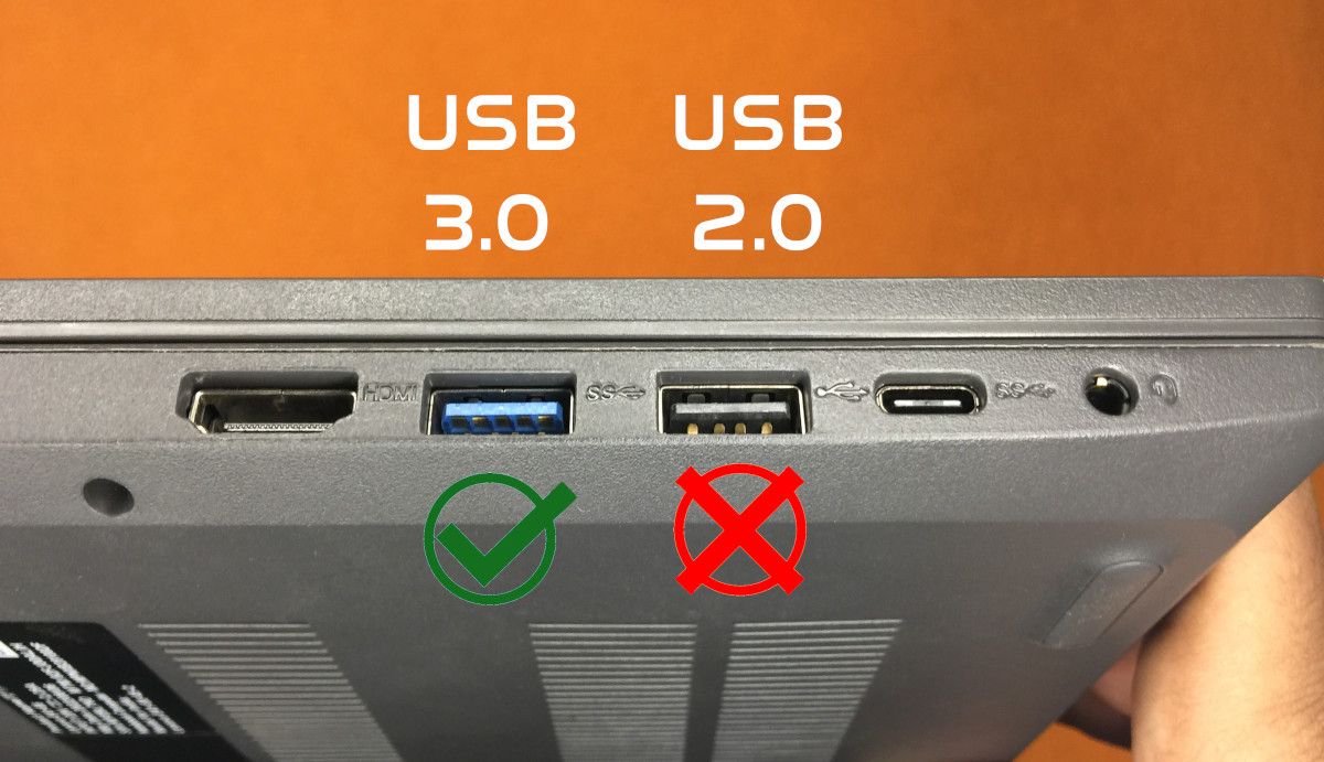 عکسی که یک پورت USB 2.0 و یک درگاه USB 3.0 را نشان می دهد و USB 3.0 را به USB 2.0 ترجیح می دهد.