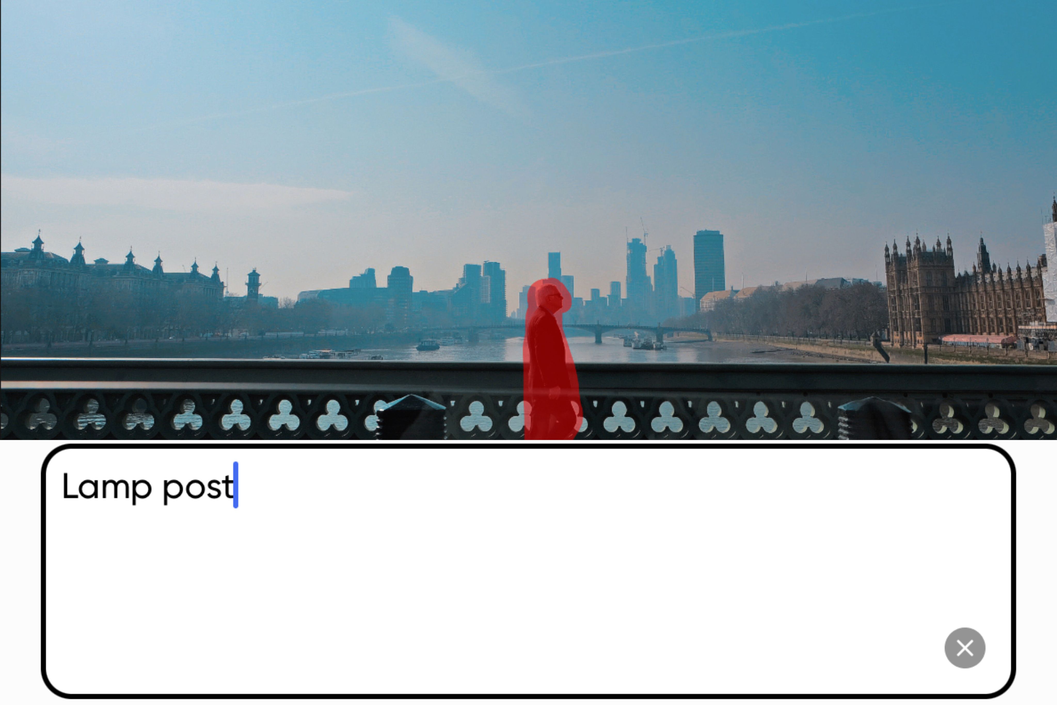 Pemandangan London dari Jembatan London dengan kotak perintah teks AI-generator di bawah gambar
