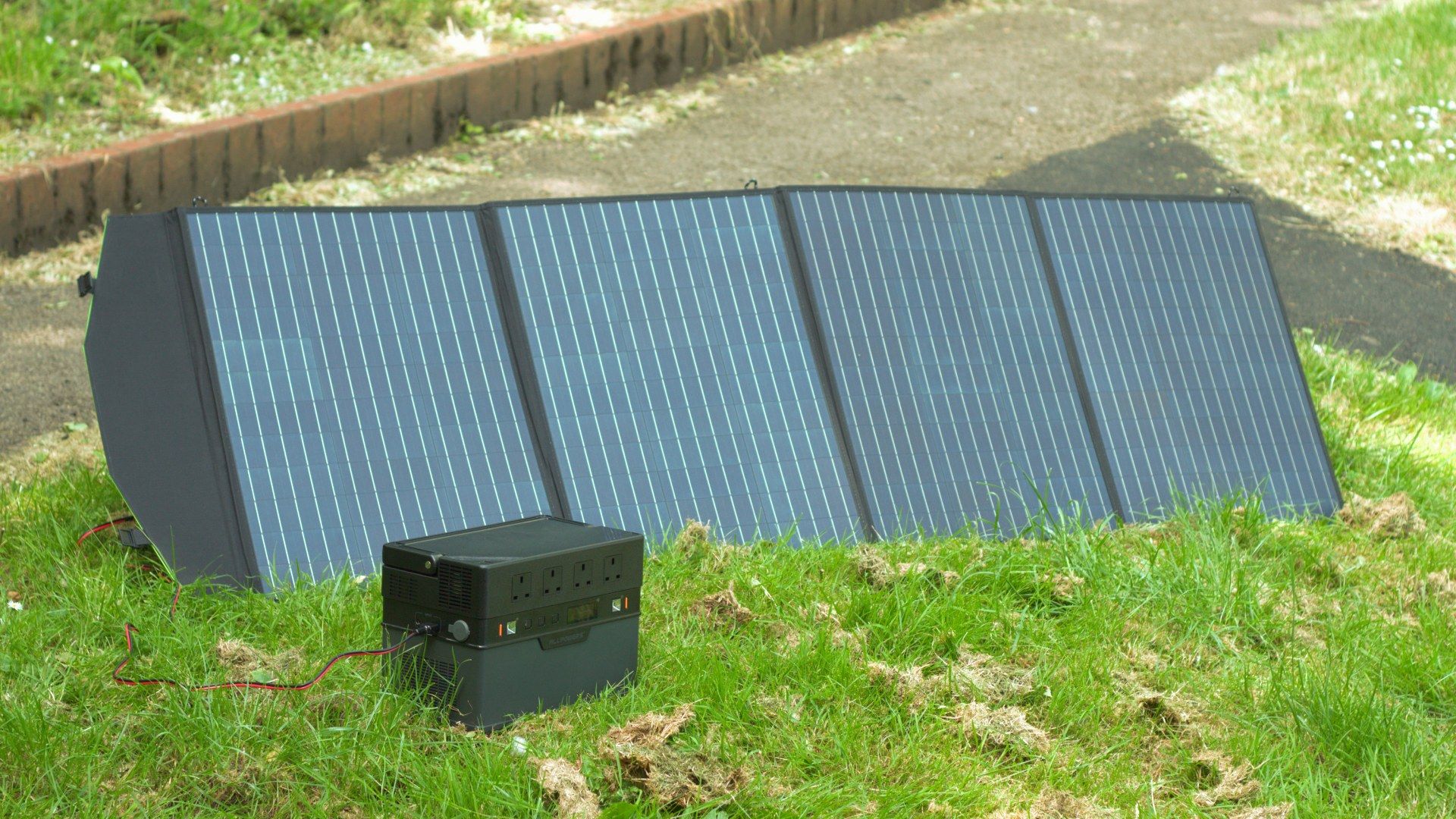 AllPowers-S1500-Solar-Generator-Sat-In-Grass-Closeup