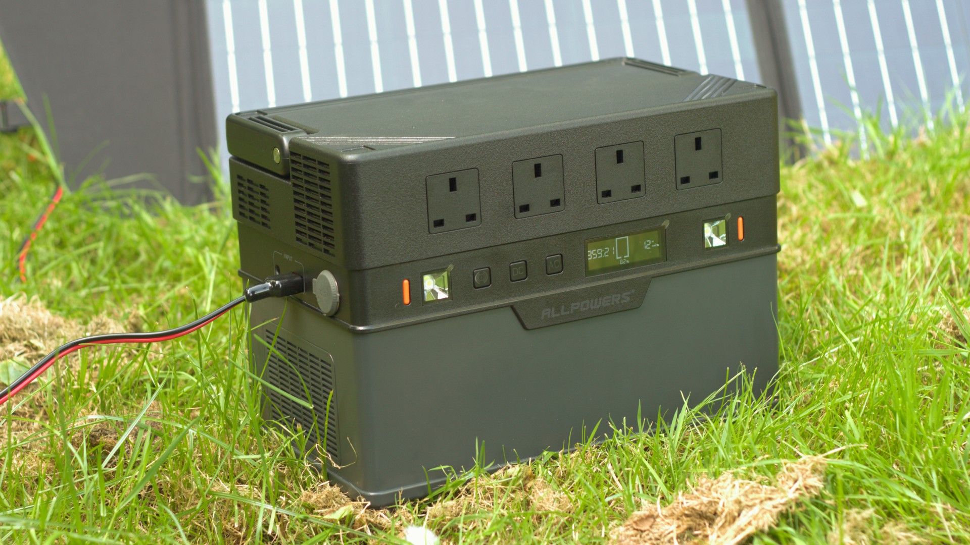 AllPowers-S1500-Solar-Generator-Sat-In-Grass-Extreme-Closeup