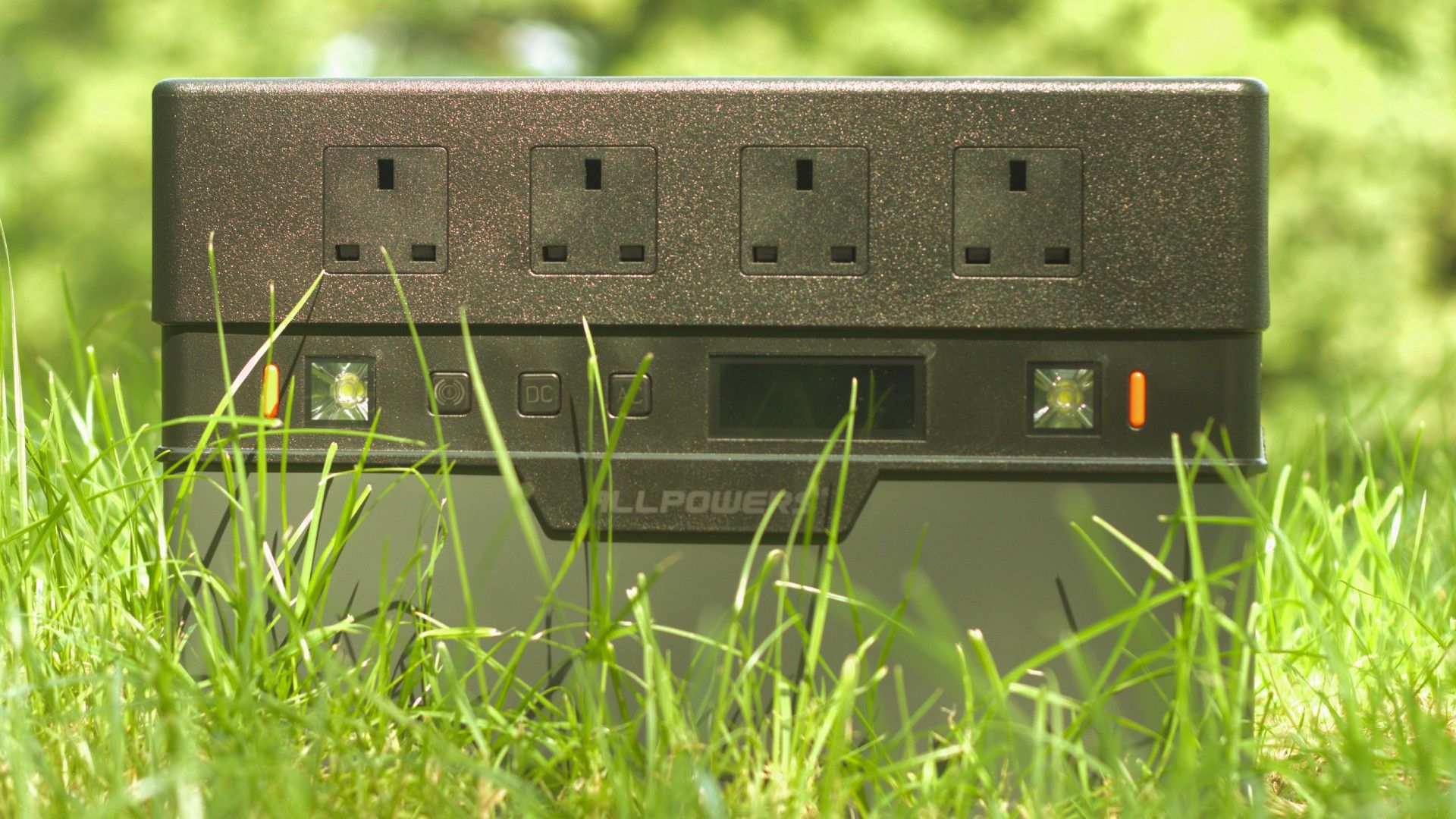 AllPowers-S1500-Solar-generator-Sat-In-Grass-without-panel