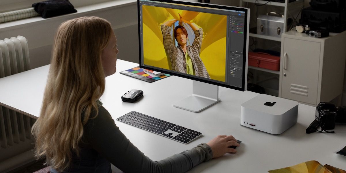 mac studio m2 max در یک فضای کاری