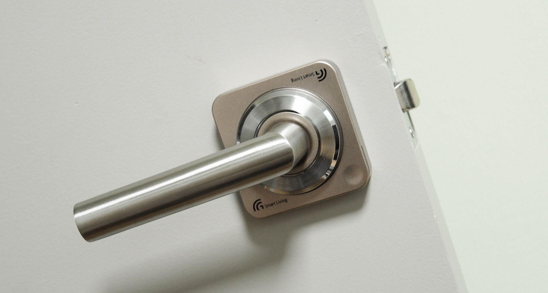 close up photo of smart living door handle