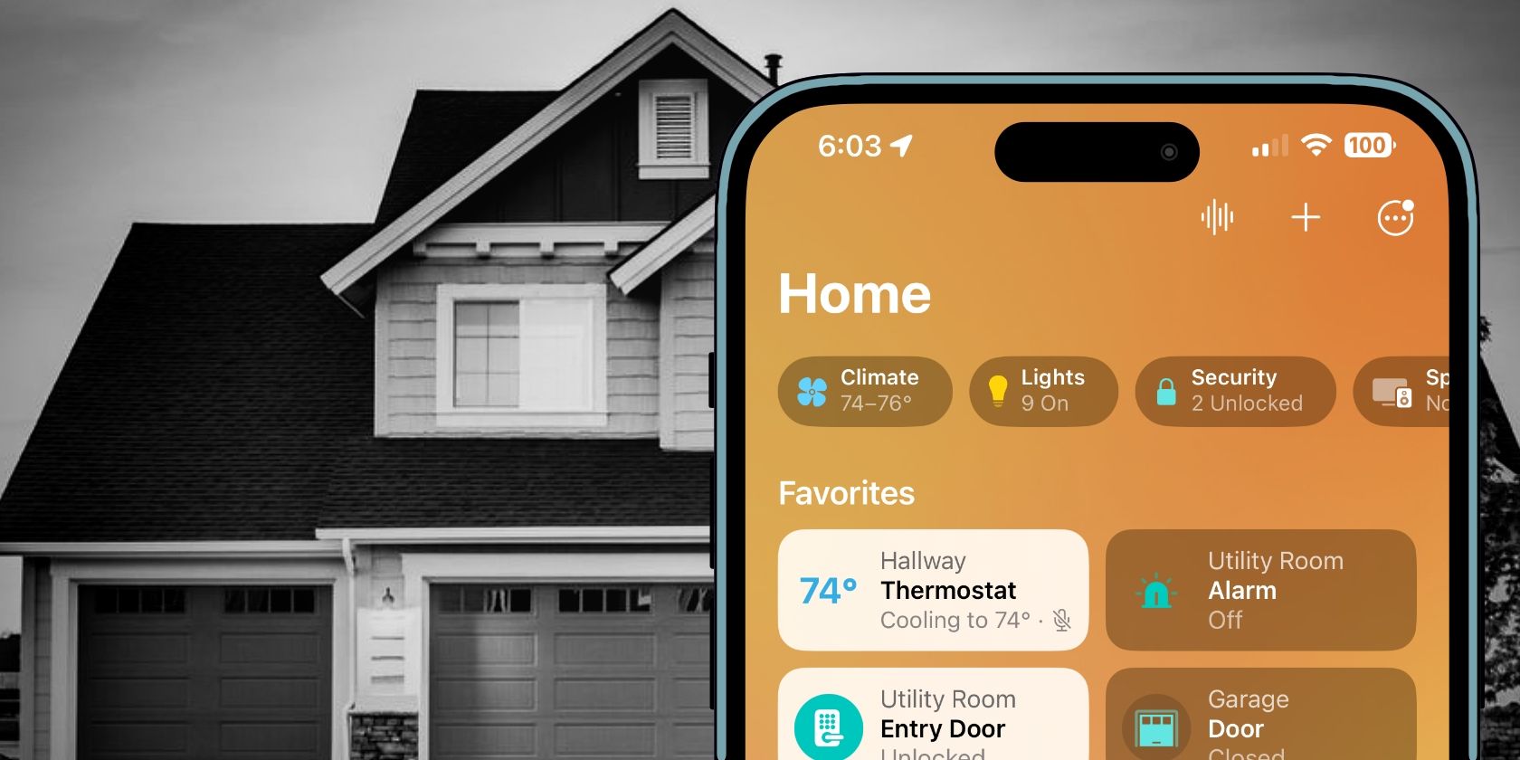 Aplicativo Apple Home exibido em um iPhone na frente de uma casa