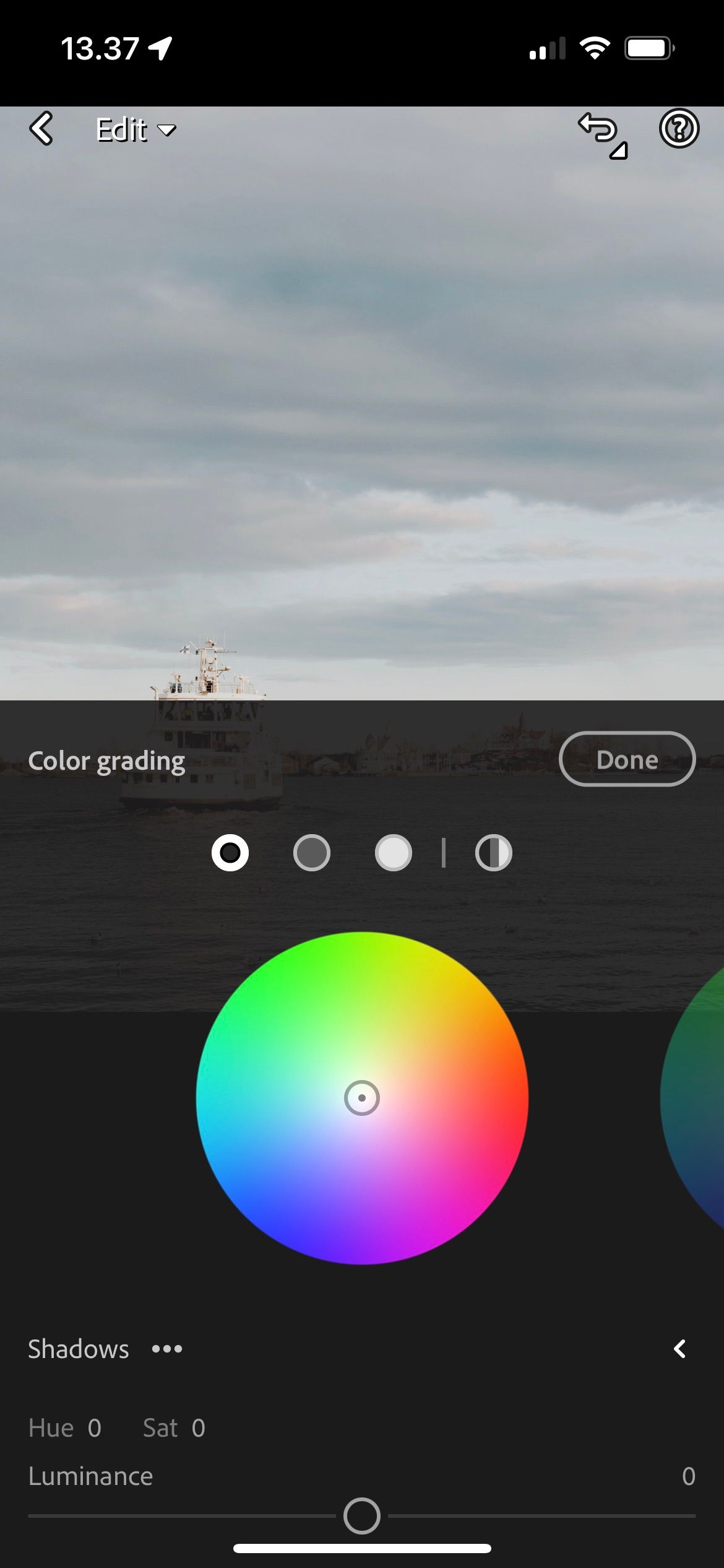 Bánh xe phân loại màu trong ứng dụng Lightroom iOS