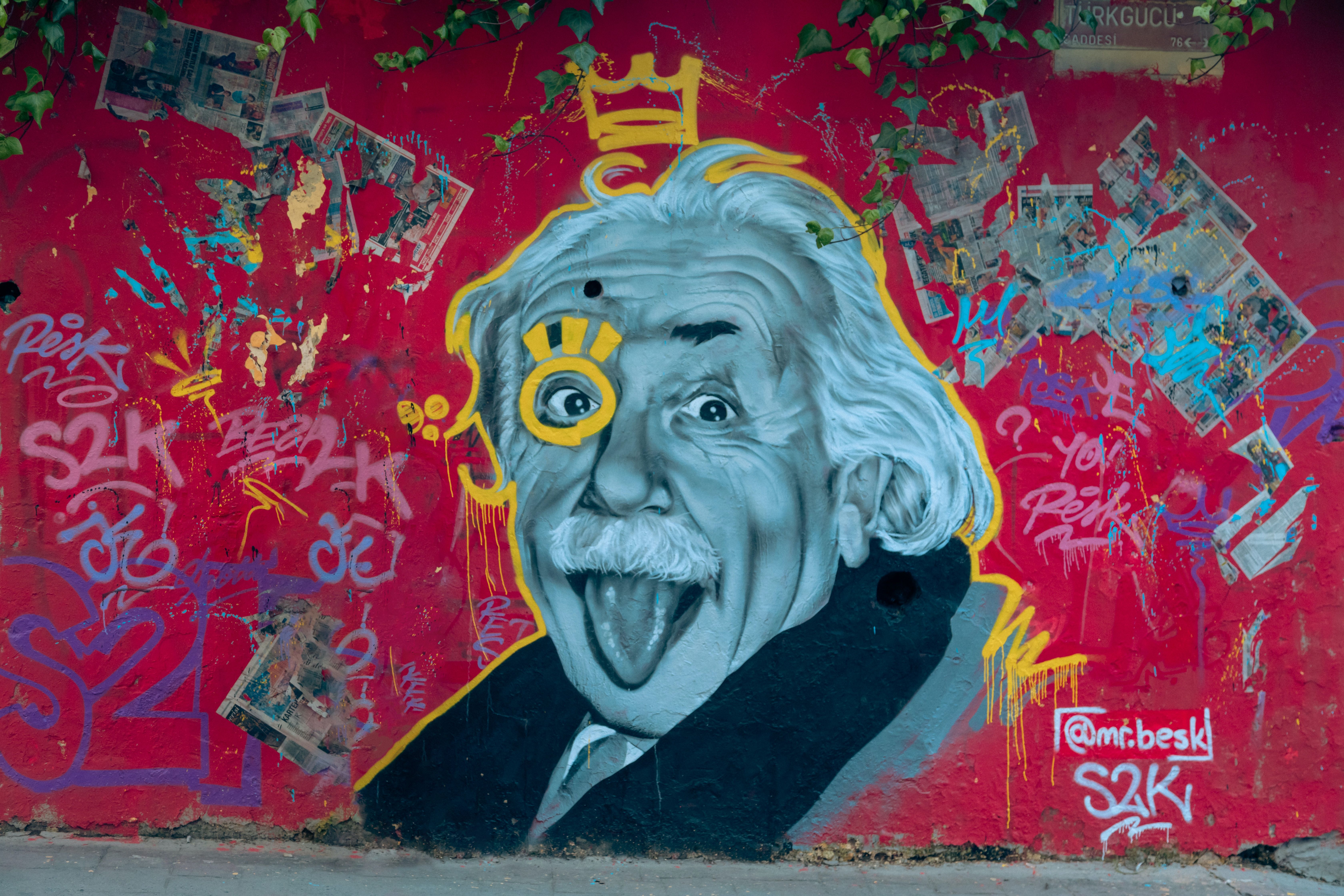 Mural grafitti di dinding di Istanbul Albert Einstein.