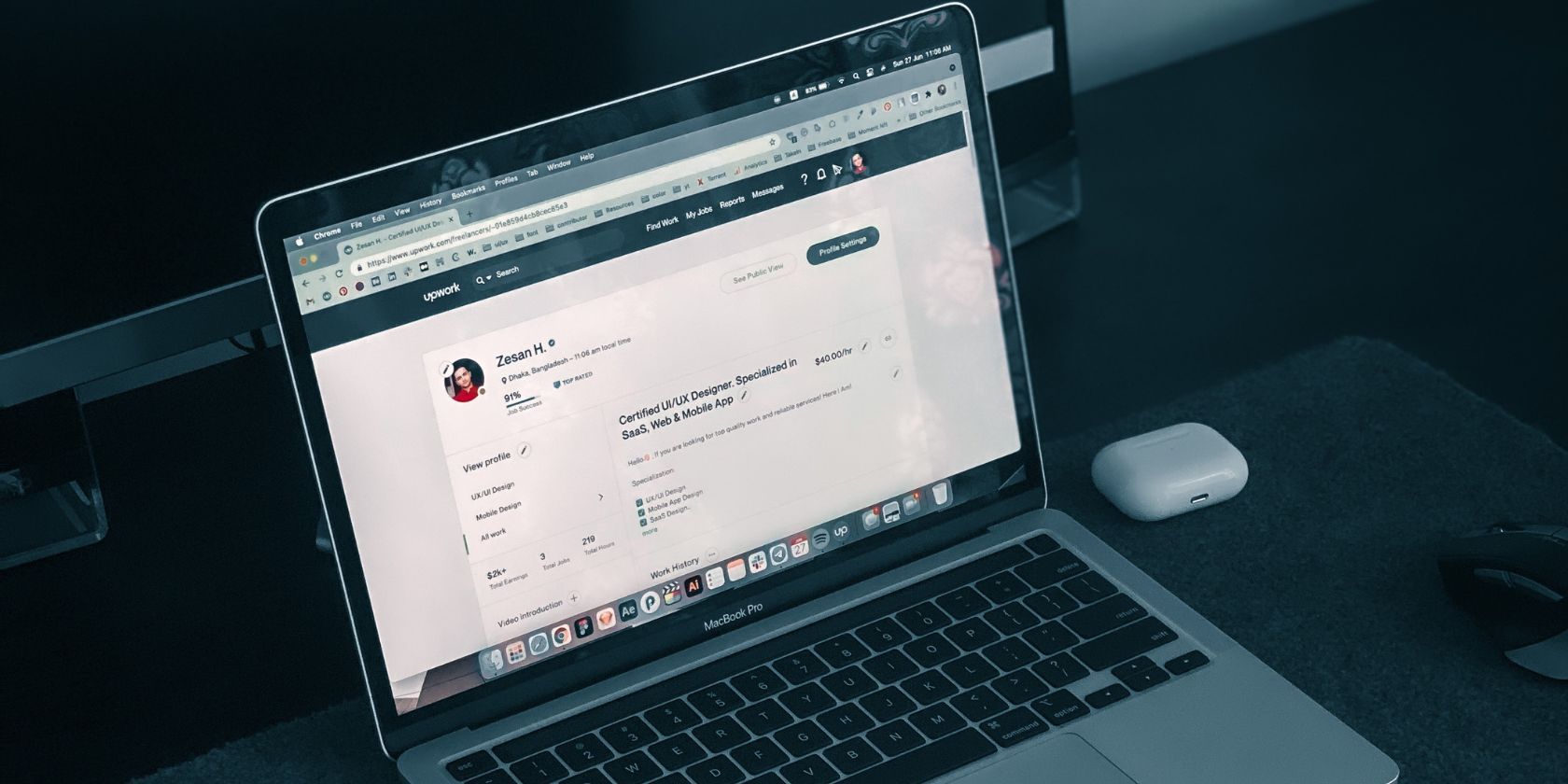 سایت Upwork روی لپ تاپ