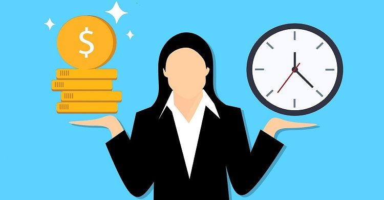 Hình ảnh người phụ nữ cân bằng thời gian với tiền bạc