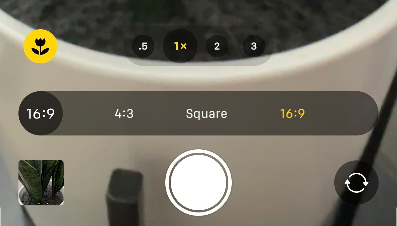 iPhone's Camera app menu for aspect ratio, selecting 16:9