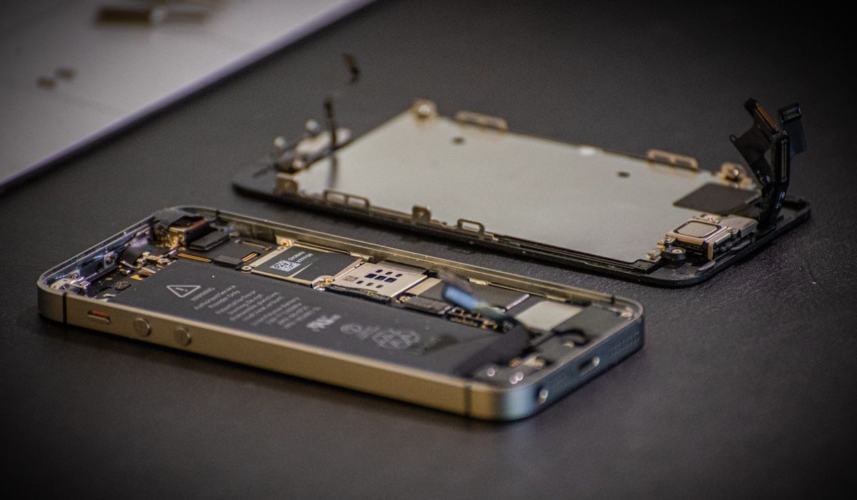 iPhone đang sửa chữa