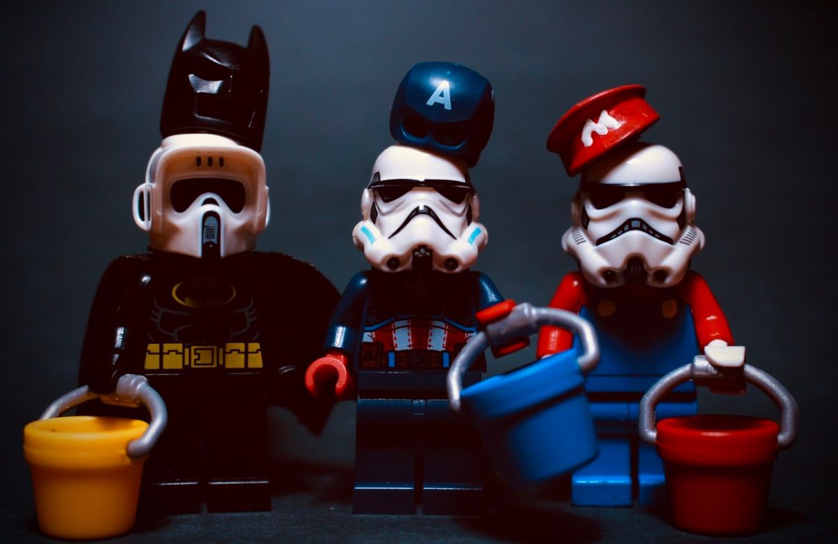 Stormtroopers cải trang thành siêu anh hùng