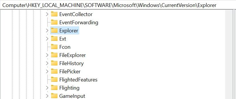 Перейдите в папку Проводника, выбрав путь в редакторе реестра Windows