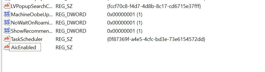 Назовите вновь созданное строковое значение AicEnabled в редакторе реестра Windows