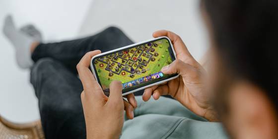 Watch Out! 6 Sneaky Features That Make Mobile Games Irresistibly Addictive