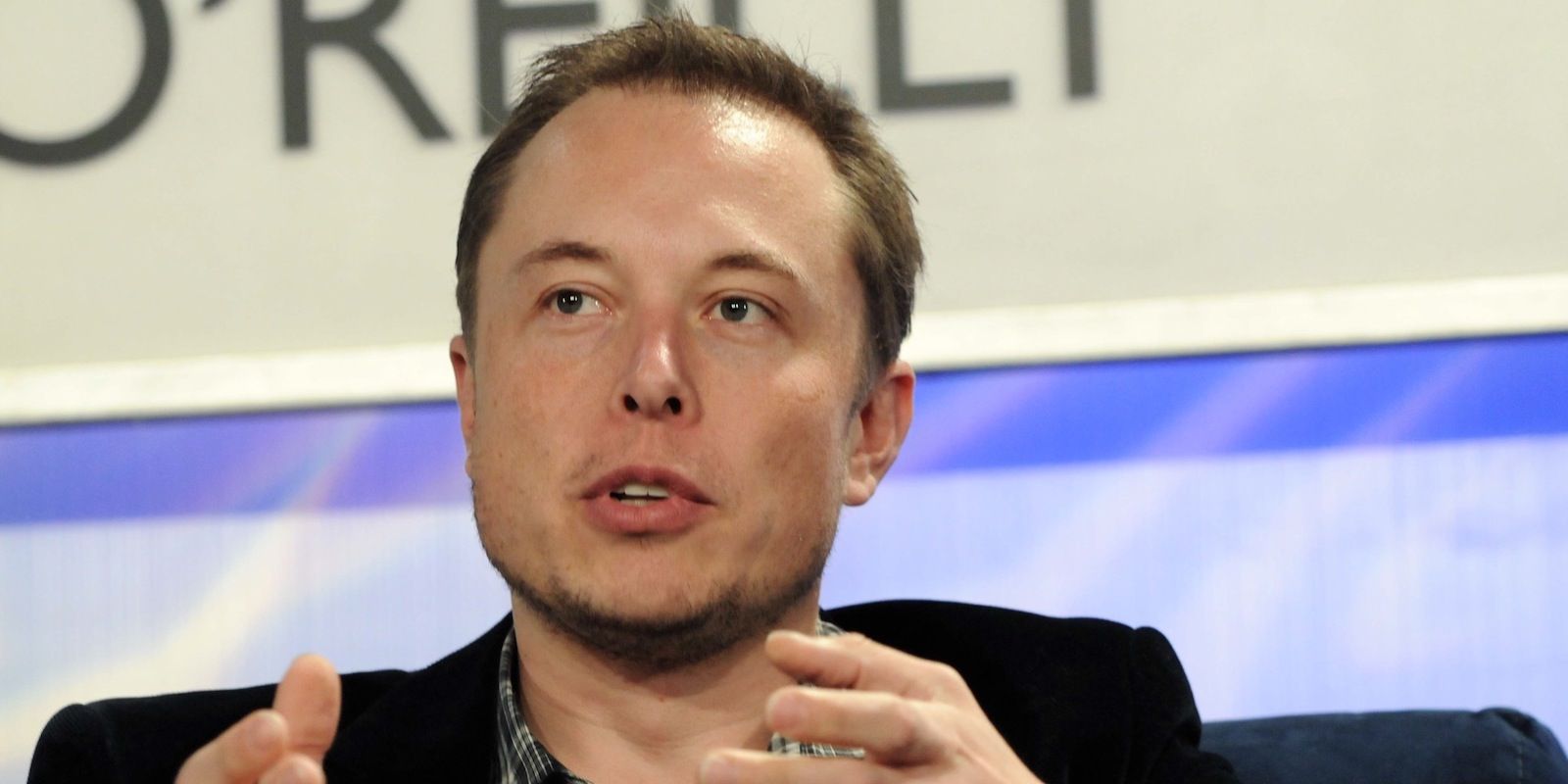Elon Musk Berbicara dan Berdiskusi Dengan Gerakan Tangan