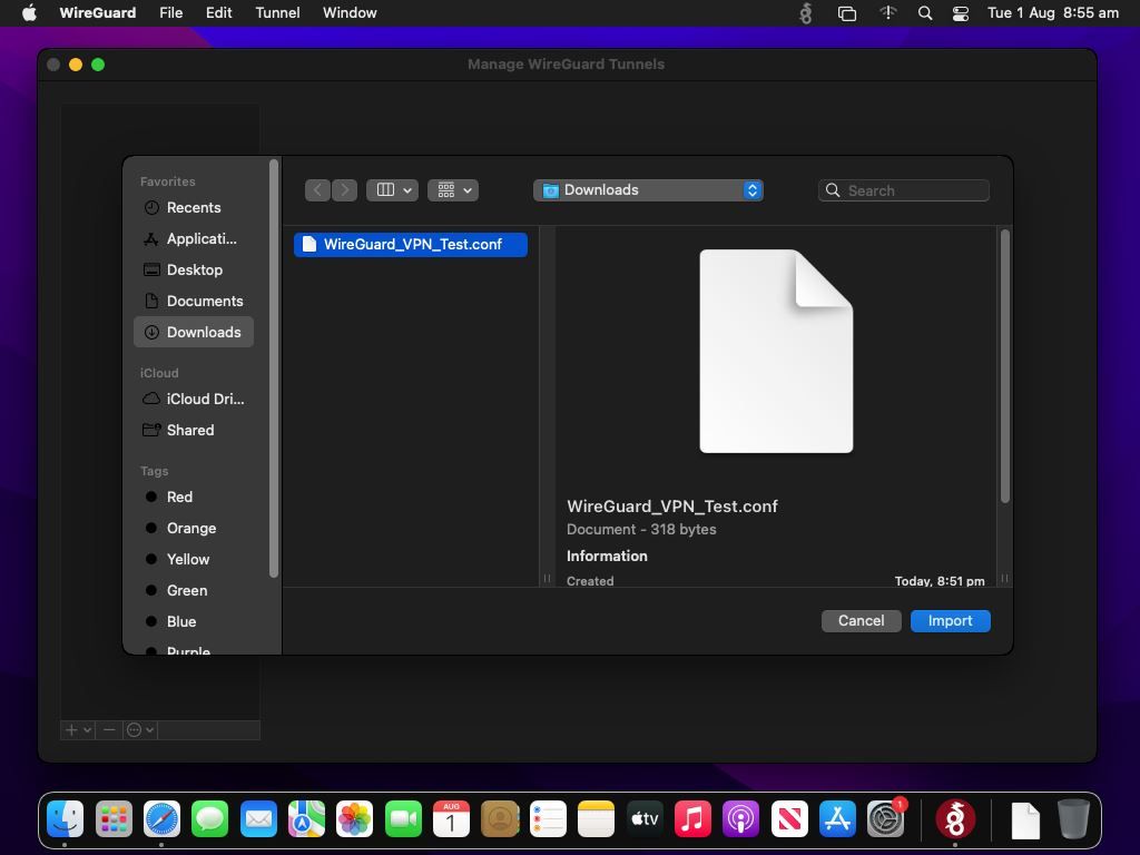 Desktop MacOS dengan klien wireguard menampilkan file konfigurasi pilihan